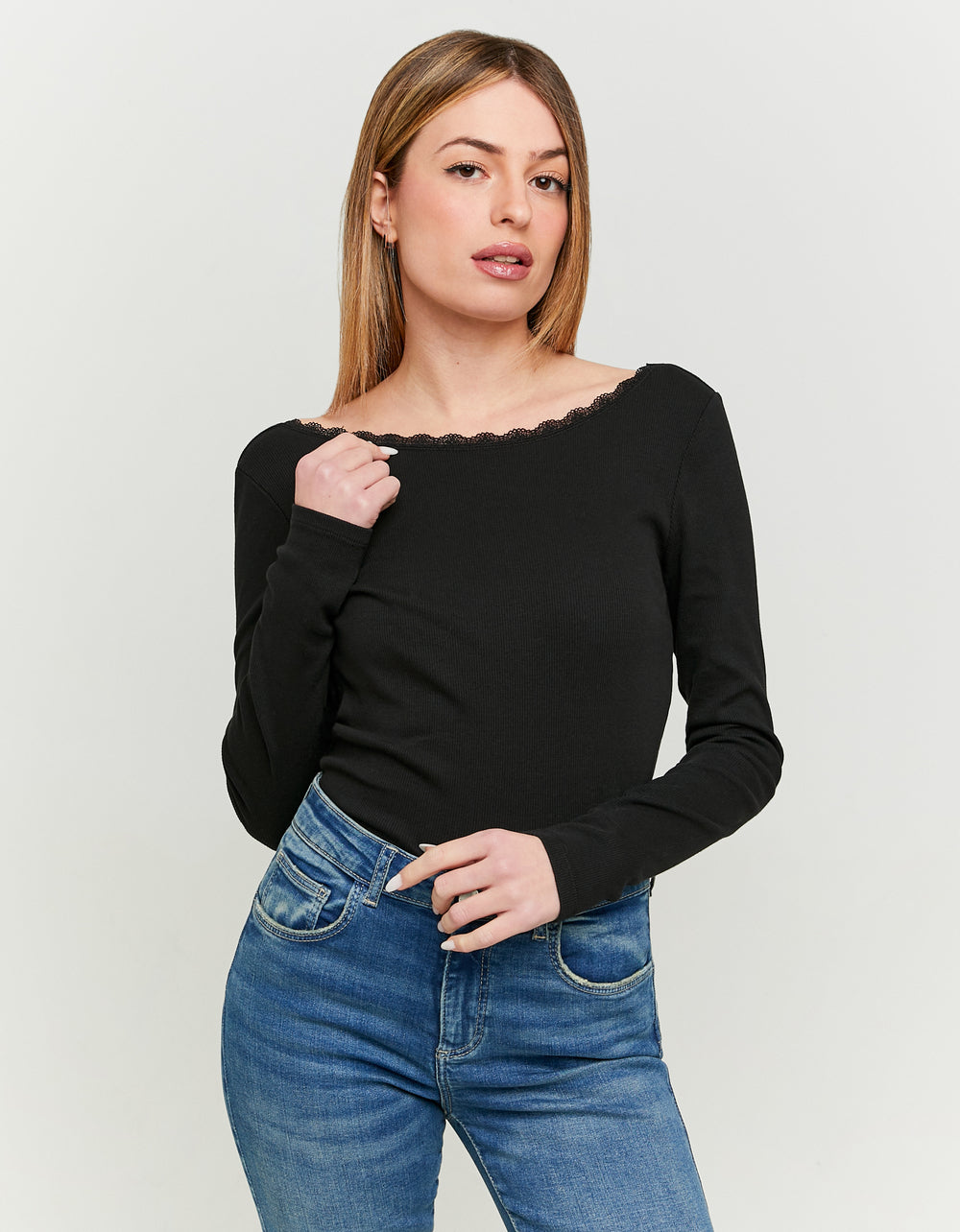 Backless T-shirt with Lace Trims | Black