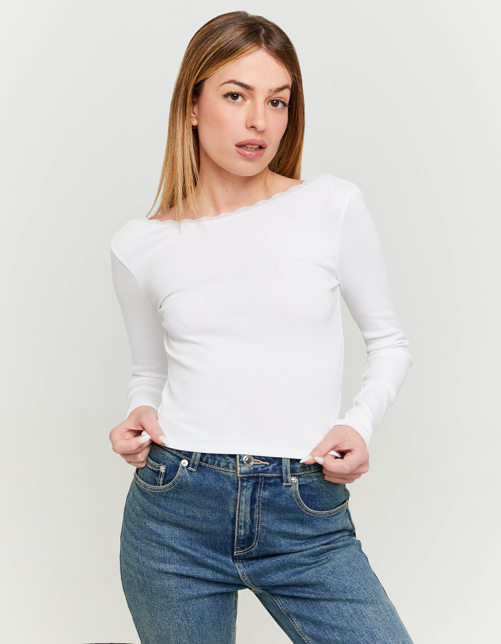 Backless T-shirt with Lace Trims | White