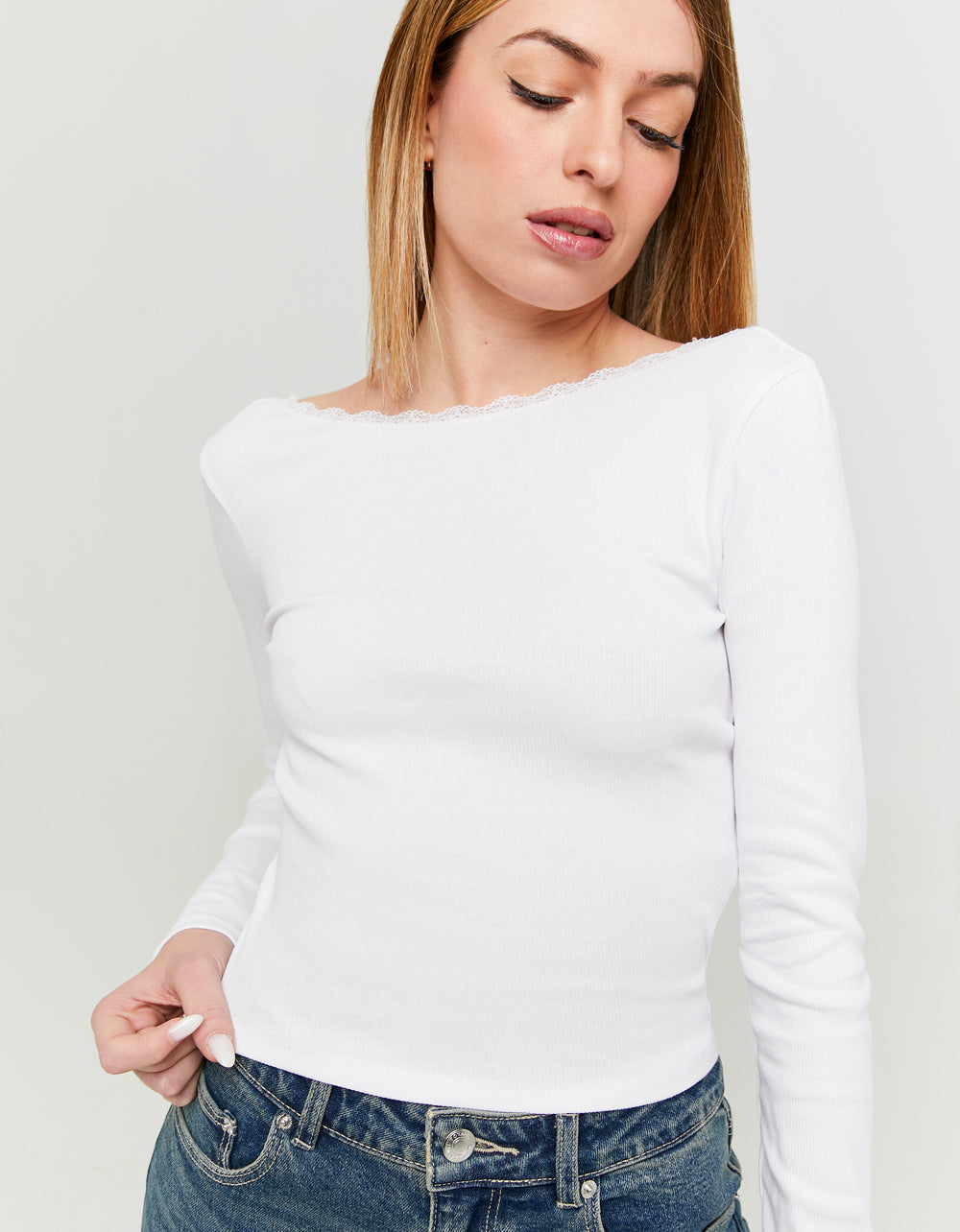Backless T-shirt with Lace Trims | White