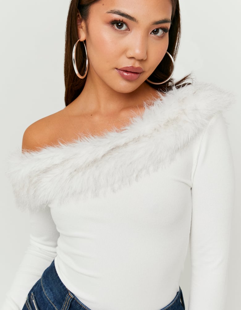 Asymmetric Top with Faux Fur | Off White