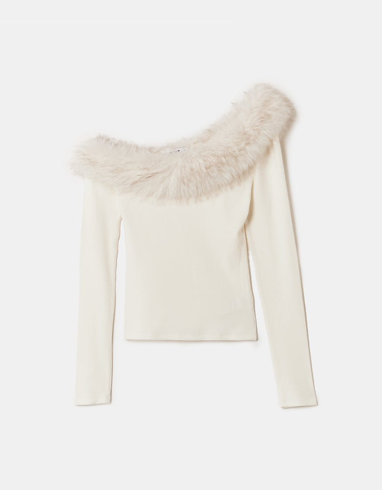 Asymmetric Top with Faux Fur | Off White