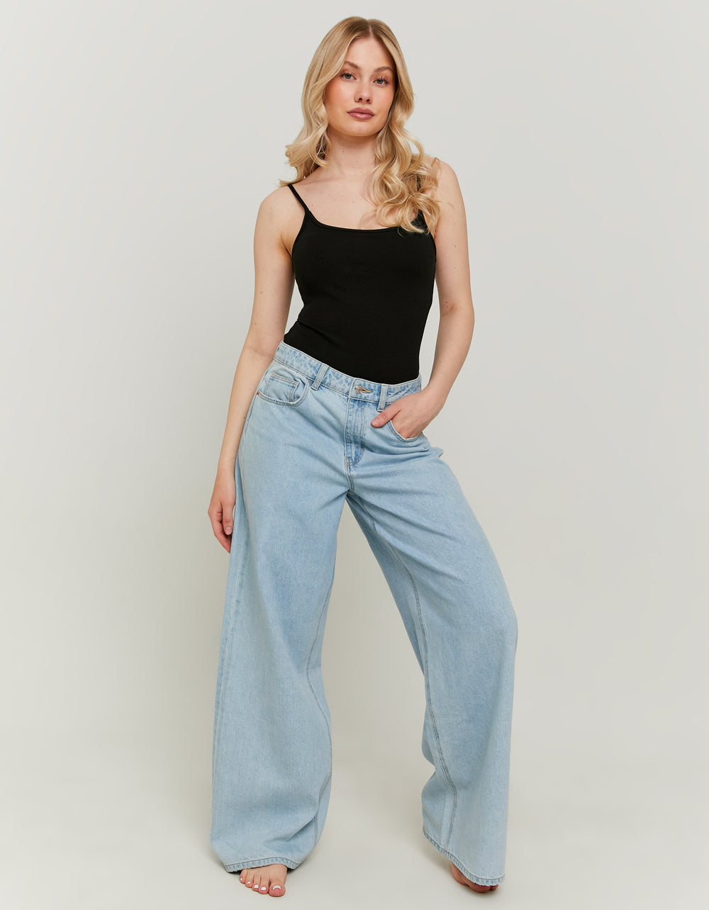 Mid Waist Baggy Jeans | Bleach Wash