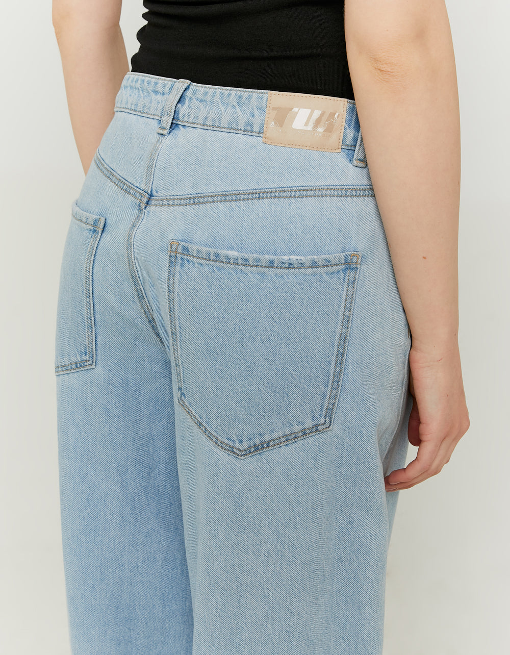 Mid Waist Baggy Jeans | Bleach Wash