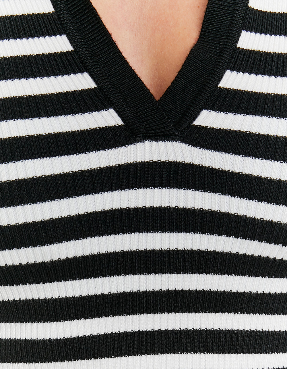 Fitted Jumper with Polo Neck | Off White-Black
