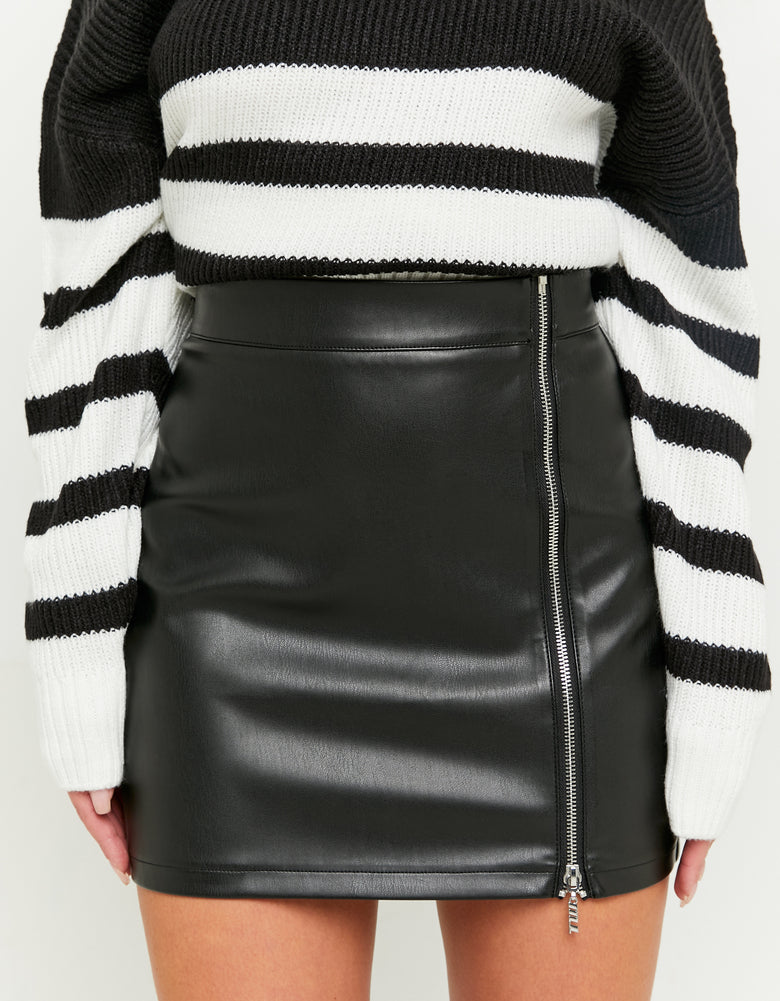 Faux Leather Zipped Mini Skirt | Black