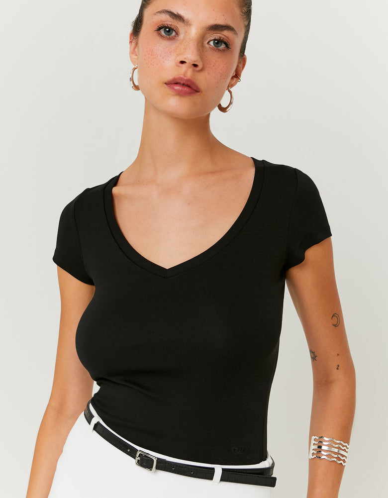 V- Neck T-shirt | Black